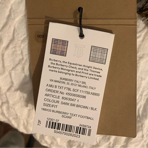 Burberry Mega text Football scarf - Picture 3 of 3